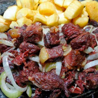 Marmitex de carne de sol ou carne seca na Manteiga de garrafa