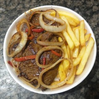 Marmitex de bife de fígado