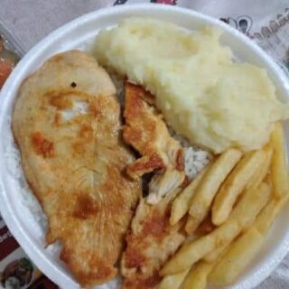 Marmitex de filé de frango grelhado